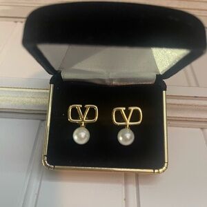 Gold Tone Pearl Drop Earrings